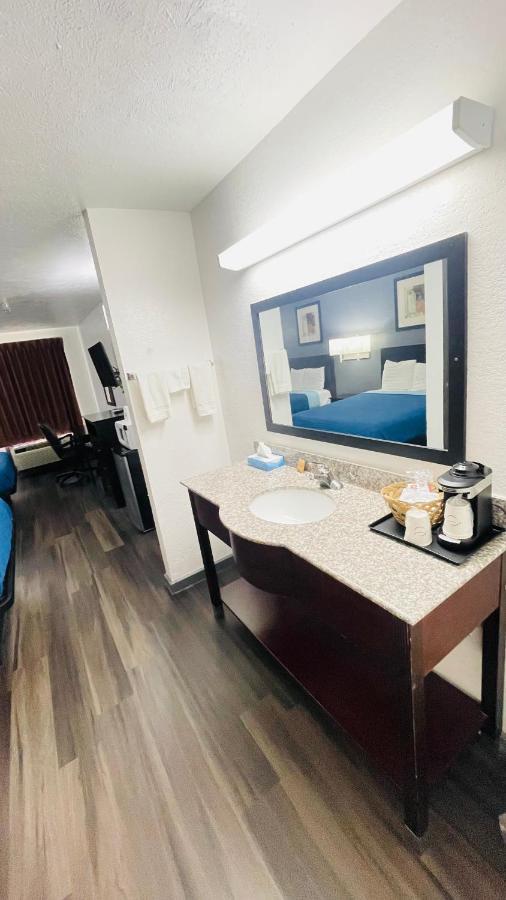 Pinckneyville Inn And Suites Exteriör bild