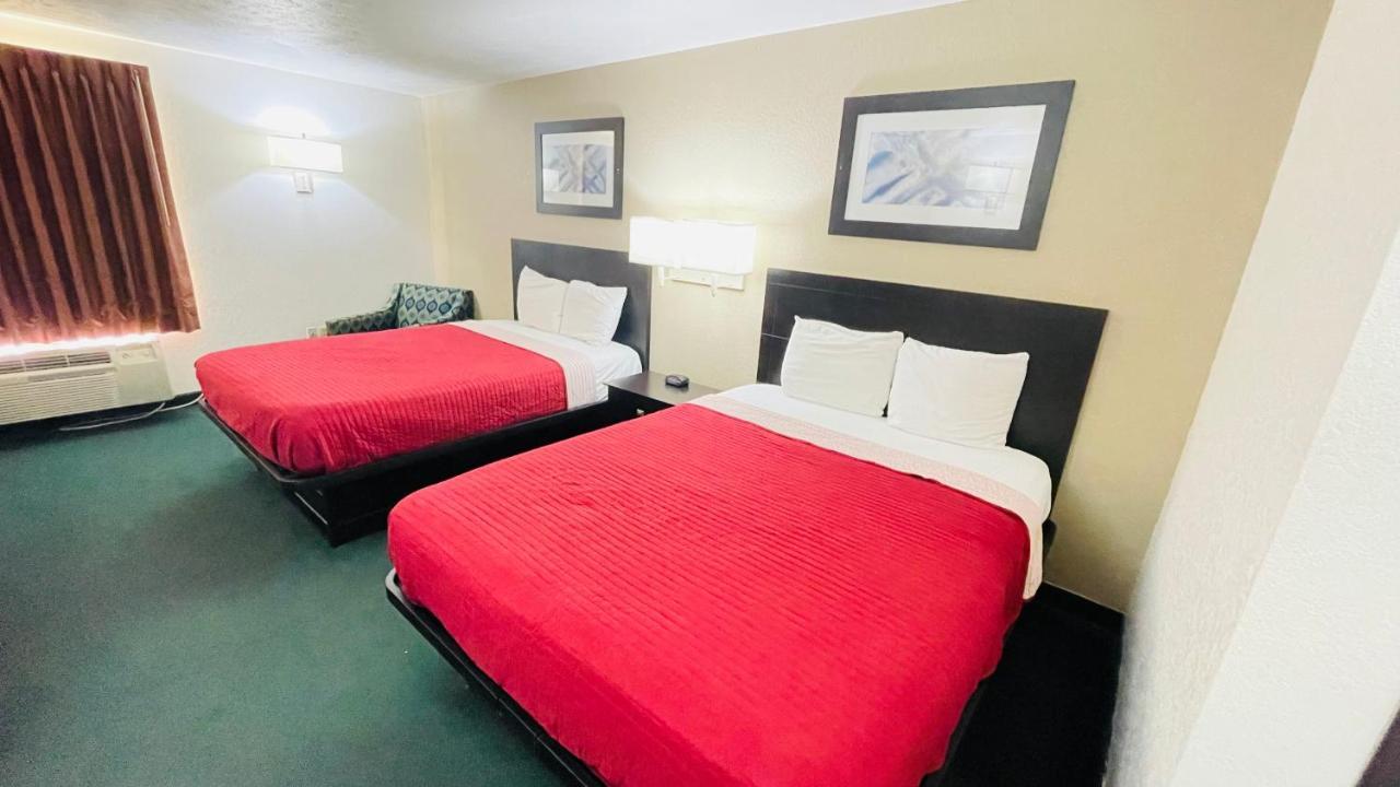 Pinckneyville Inn And Suites Exteriör bild